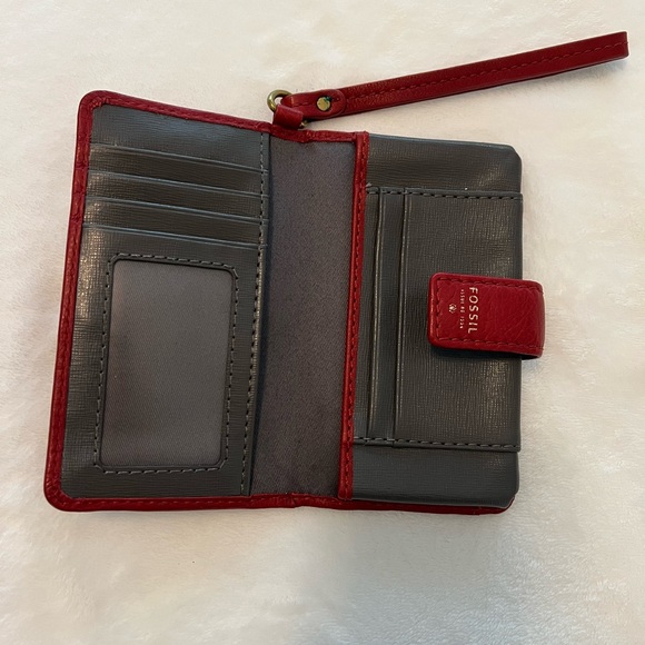 Fossil Red Wine Wrislet Wallet - Picture 3 of 4